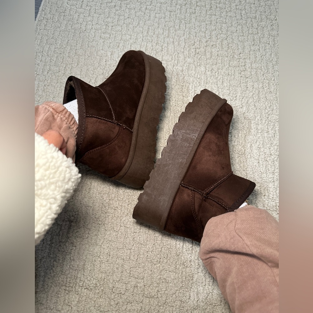 NWT!! WOMENS CHOCOLATE BROWN FUR LINED MINI PLATFORM WARM BOOTS - Picture 3 of 9